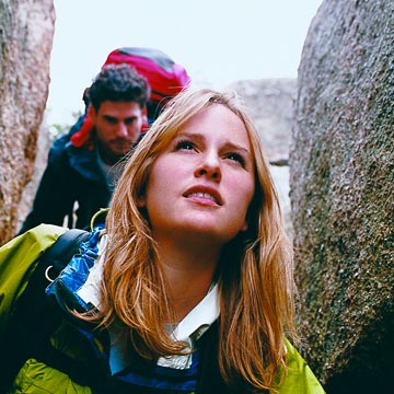 IDEAL TotalProtect: Frau und Mann auf Berg